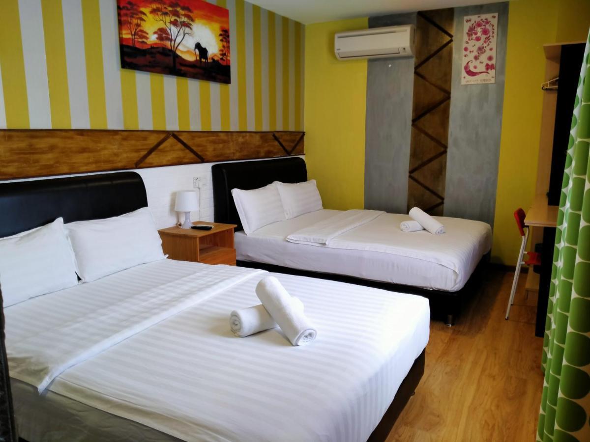 Hotel Zamburger Enstek Sepang Exterior foto