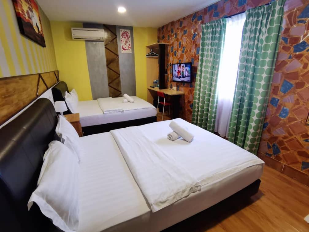 Hotel Zamburger Enstek Sepang Exterior foto