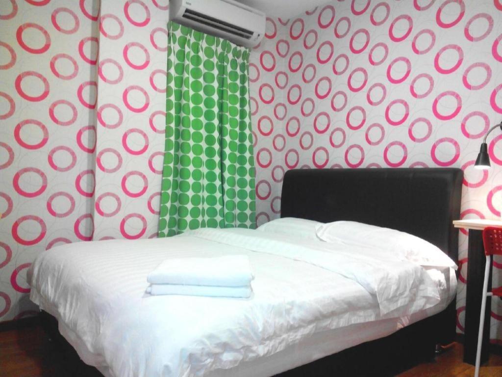 Hotel Zamburger Enstek Sepang Exterior foto