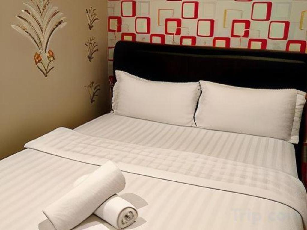 Hotel Zamburger Enstek Sepang Exterior foto