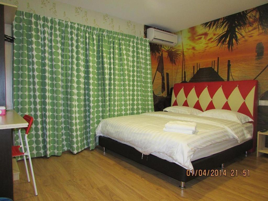 Hotel Zamburger Enstek Sepang Exterior foto