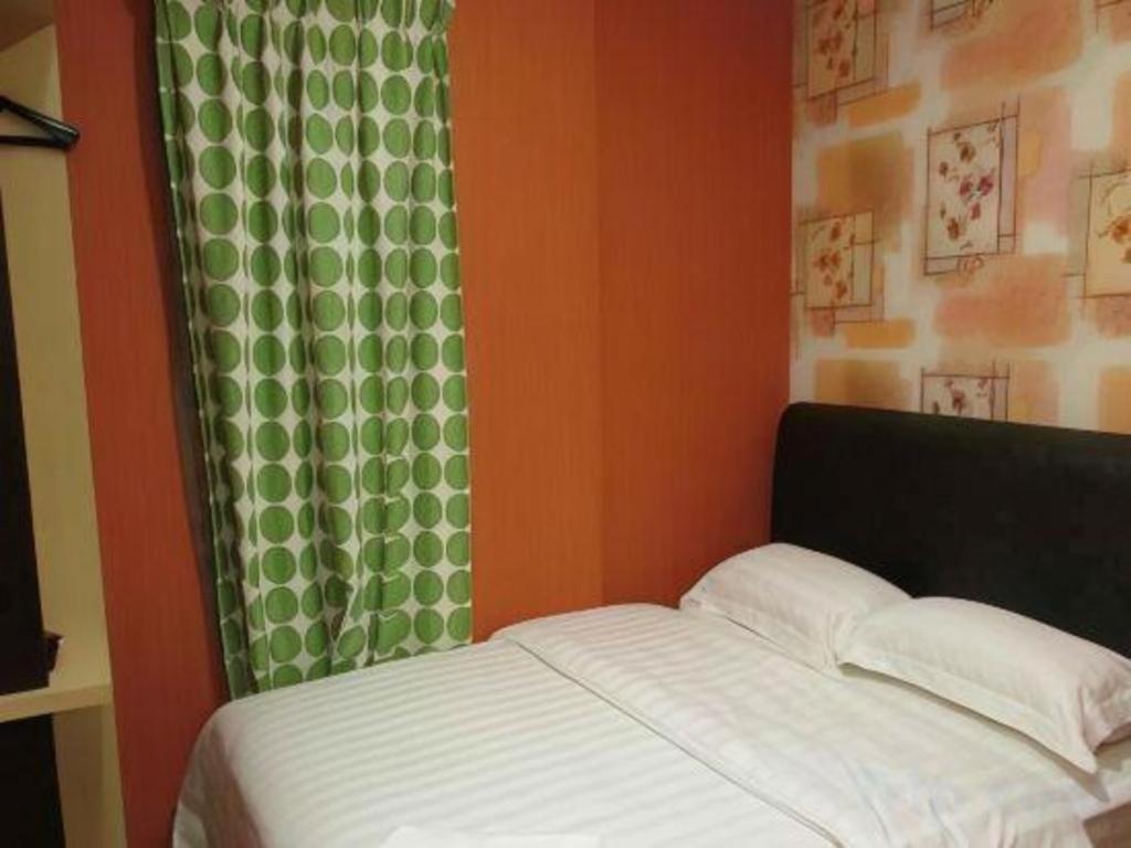 Hotel Zamburger Enstek Sepang Exterior foto