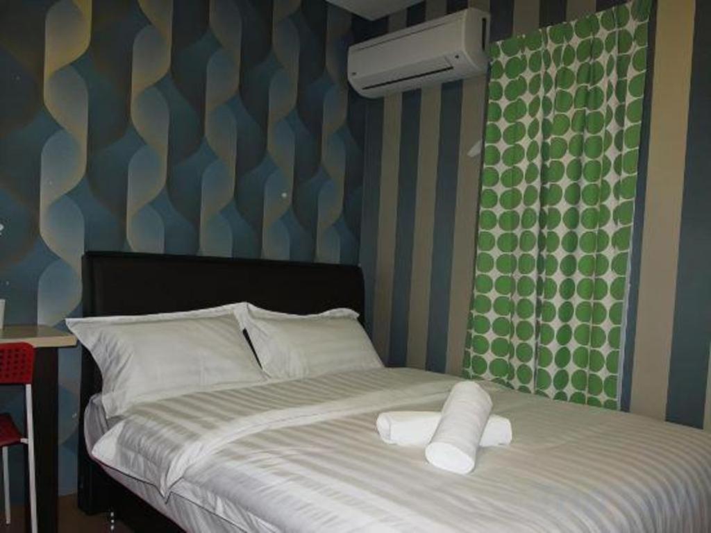 Hotel Zamburger Enstek Sepang Exterior foto