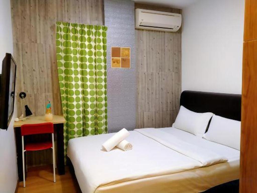 Hotel Zamburger Enstek Sepang Exterior foto
