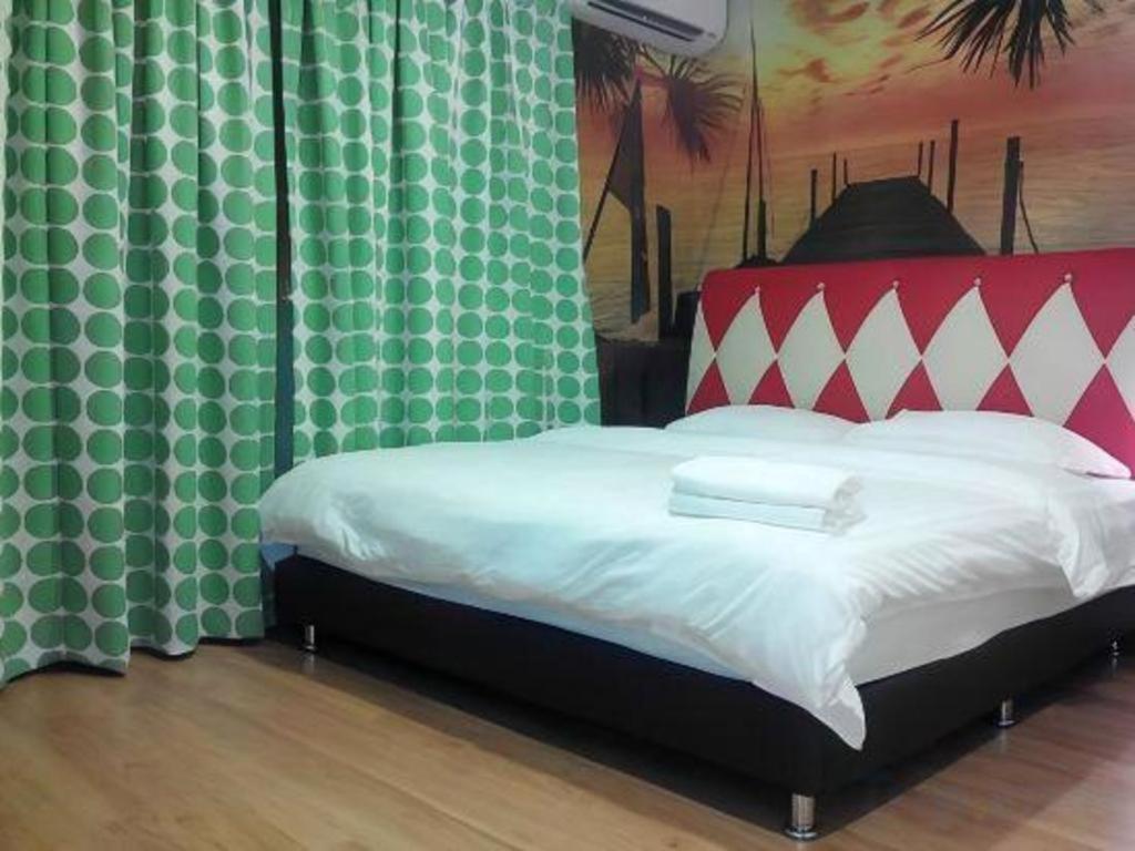 Hotel Zamburger Enstek Sepang Exterior foto