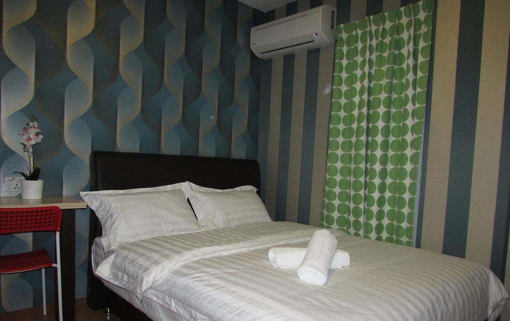 Hotel Zamburger Enstek Sepang Exterior foto